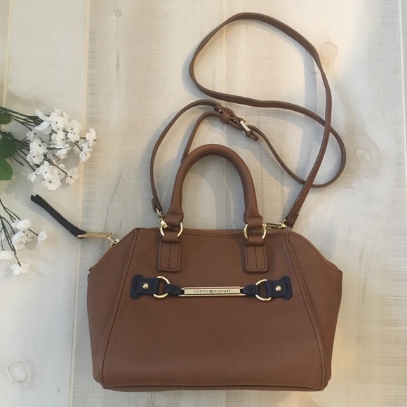 Tommy Hilfiger Handbags - Tommy Hilfiger Vegan Leather Camel Purse Bag